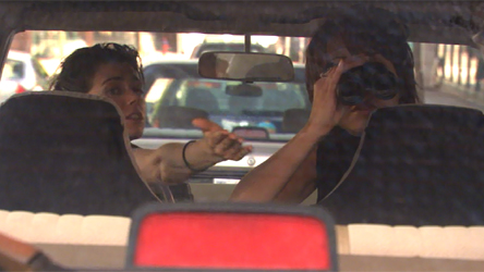 #7　ジェニーとアネットが車に乗るマリーナとフランチェスカを見ているシーン