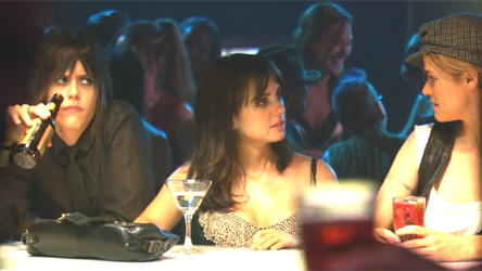 #7　アリス・ジェニー・シェーンがクラブで飲んでいるところにパピとターシャ登場シーン