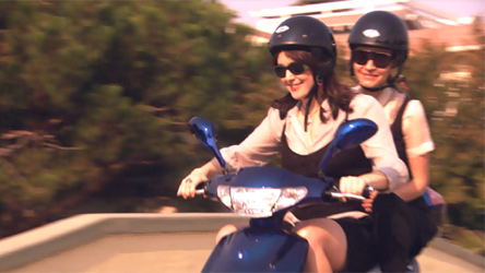 #8　アリスとクレアのバイク二人乗りシーン